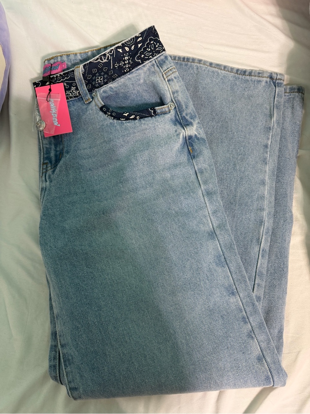 Edikted Light Wash Blue Low-Rise Women's Jeans with Bandana Trim
